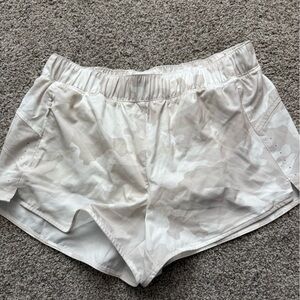 Old Navy Women's Athletic Shorts - Cream Camo